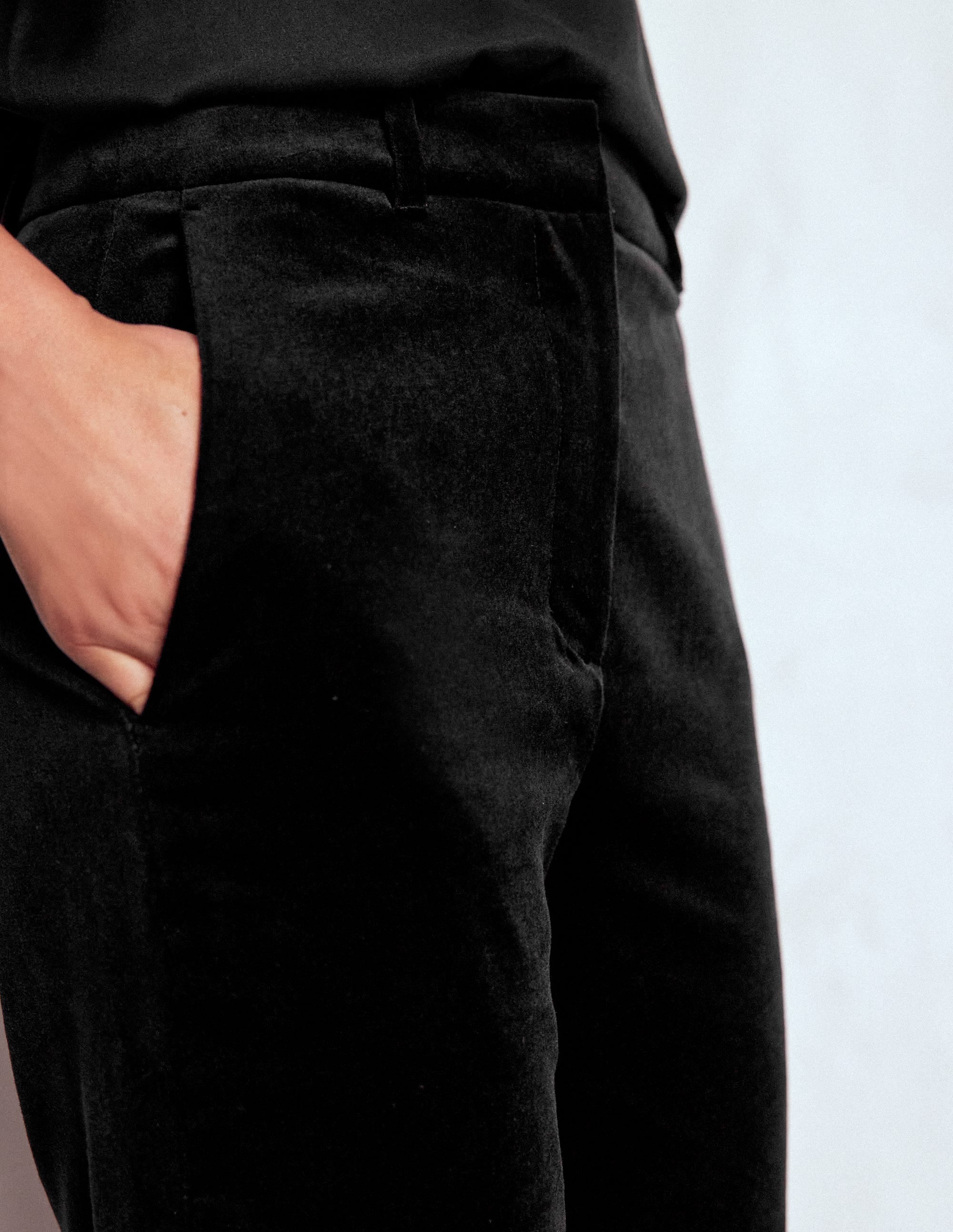 Fitted Velvet Flare Pants-Black