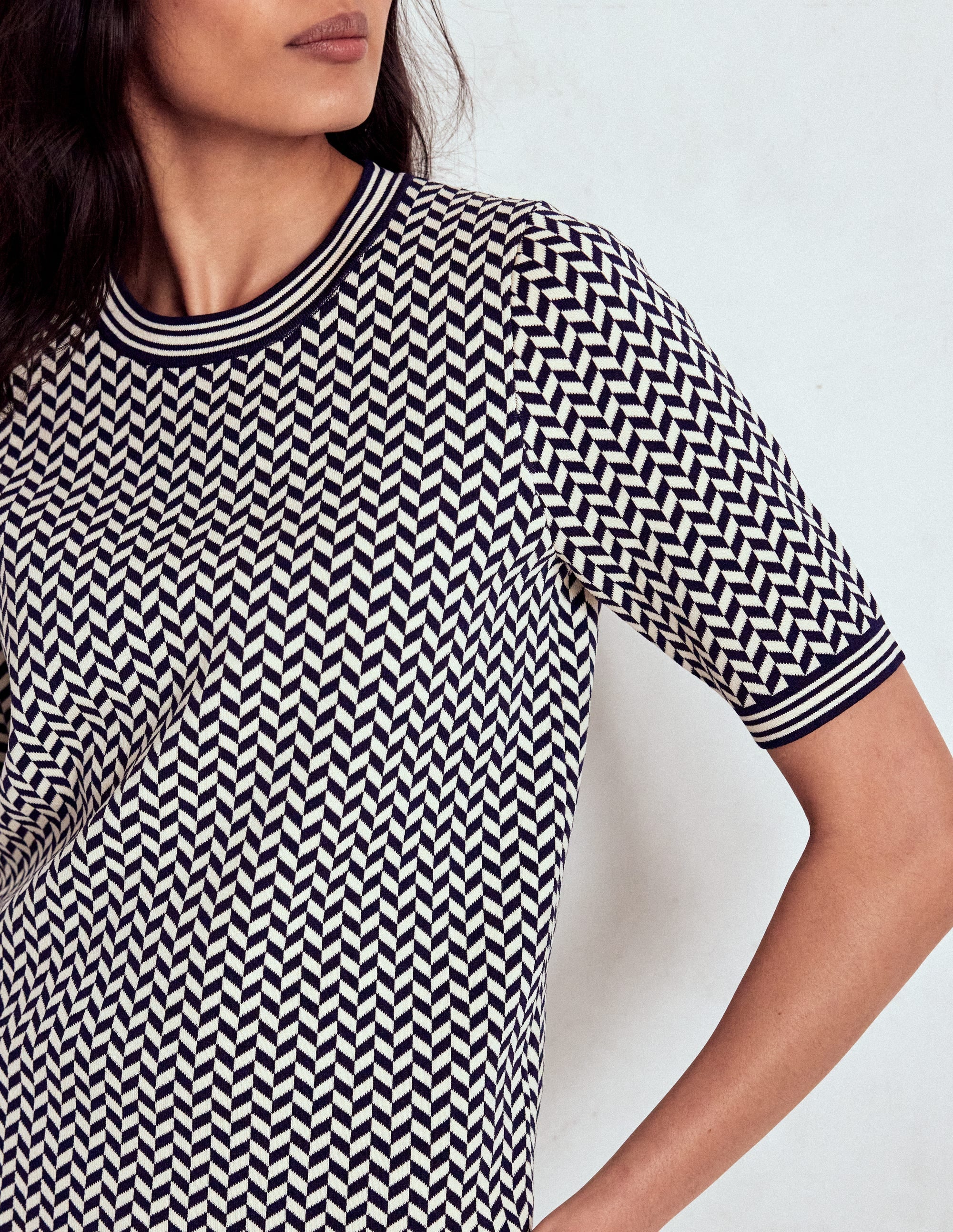 Jacquard Knitted T-Shirt-Navy/ Ivory Dogtooth